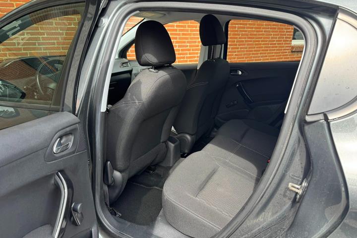 undefined Peugeot 208 fra 2017