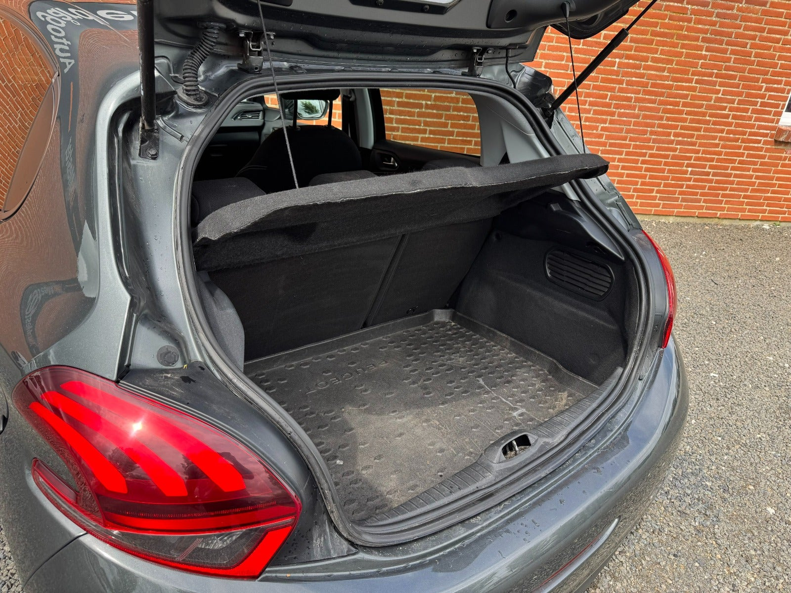 undefined Peugeot 208 fra 2017