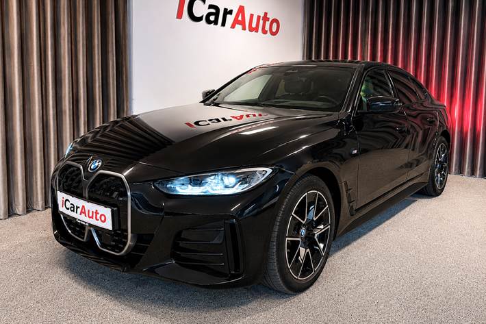 Sort BMW i4 fra 2024 set udefra