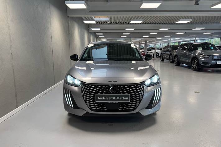Grå Peugeot e-208 fra 2025