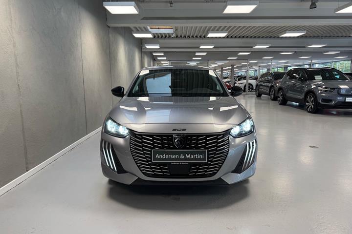 Grå Peugeot e-208 fra 2025