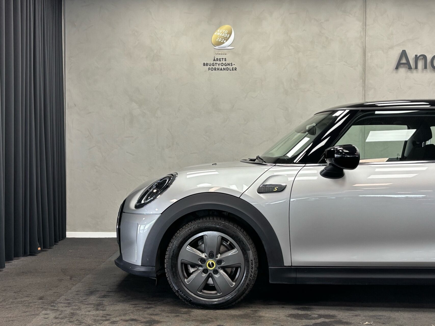 Grå Mini Cooper fra 2024