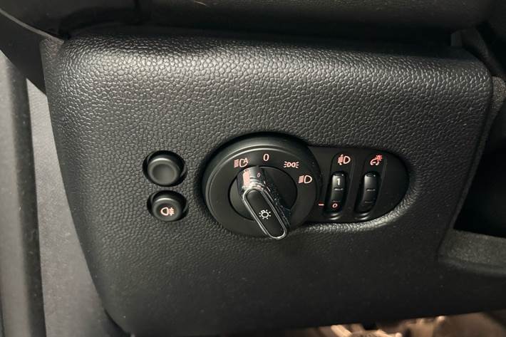 Grå Mini Cooper fra 2024