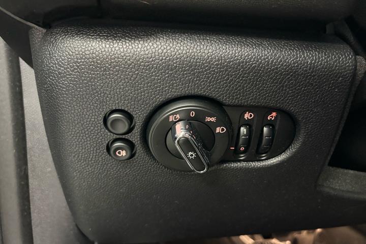 Grå Mini Cooper fra 2024