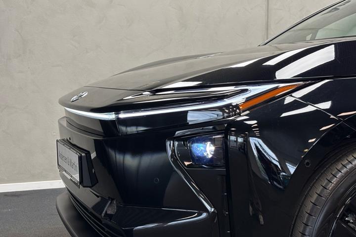 Sort Toyota BZ4X fra 2026