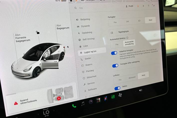 Hvid Tesla Model 3 fra 2021