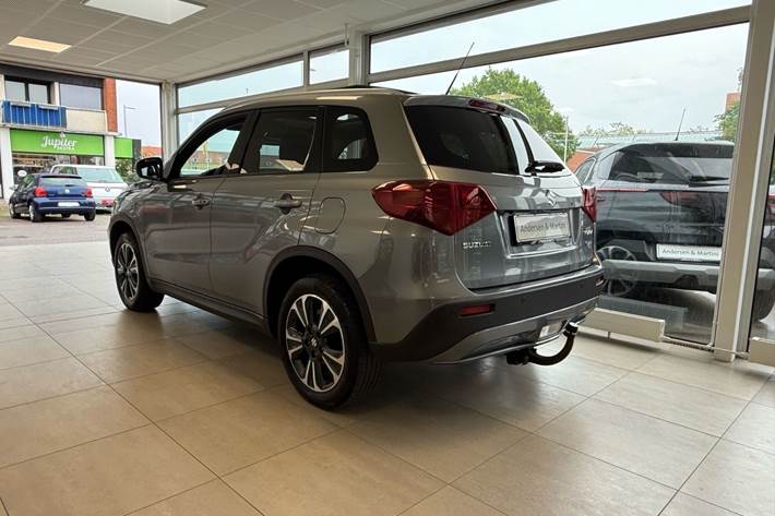 Grå Suzuki Vitara fra 2020