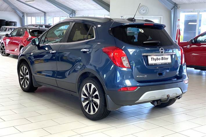 Blå Opel Mokka X fra 2017