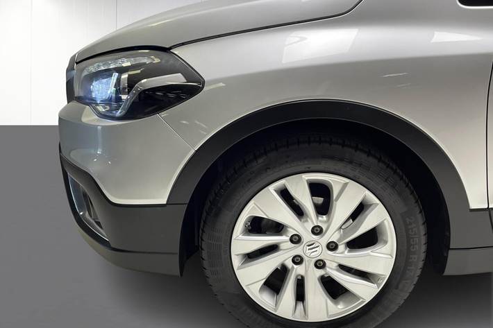 Sølv Suzuki S-Cross fra 2020
