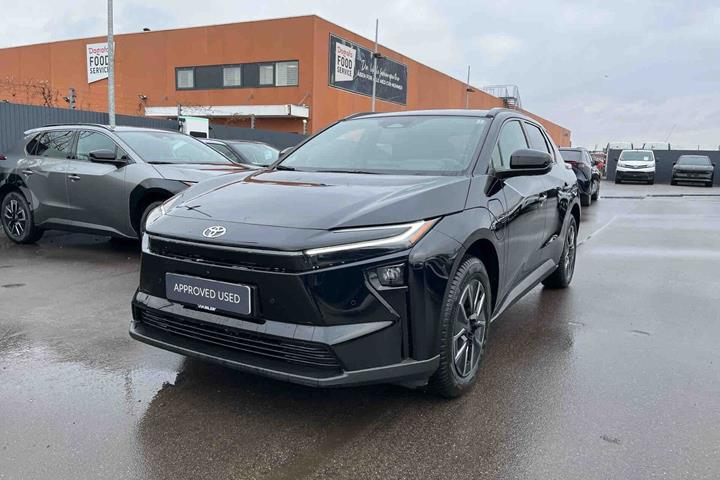 Sort Toyota BZ4X fra 2026 set udefra