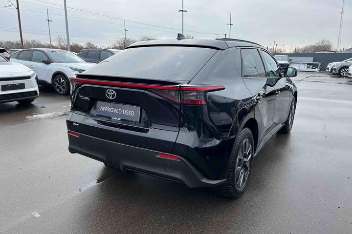 Sort Toyota BZ4X fra 2026