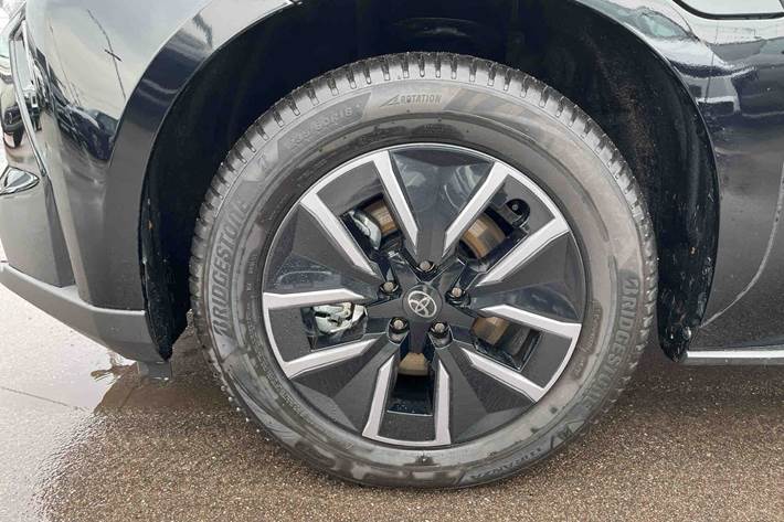 Sort Toyota BZ4X fra 2026