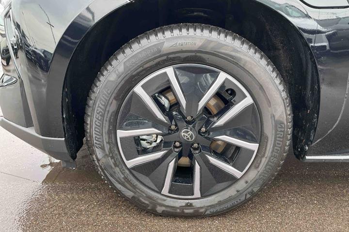 Sort Toyota BZ4X fra 2026