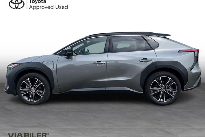 Grå Toyota BZ4X fra 2024