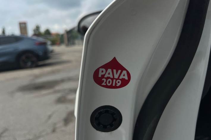 Hvid Toyota C-HR fra 2018