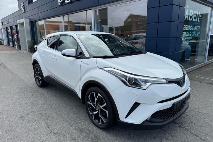 Hvid Toyota C-HR fra 2018 set udefra