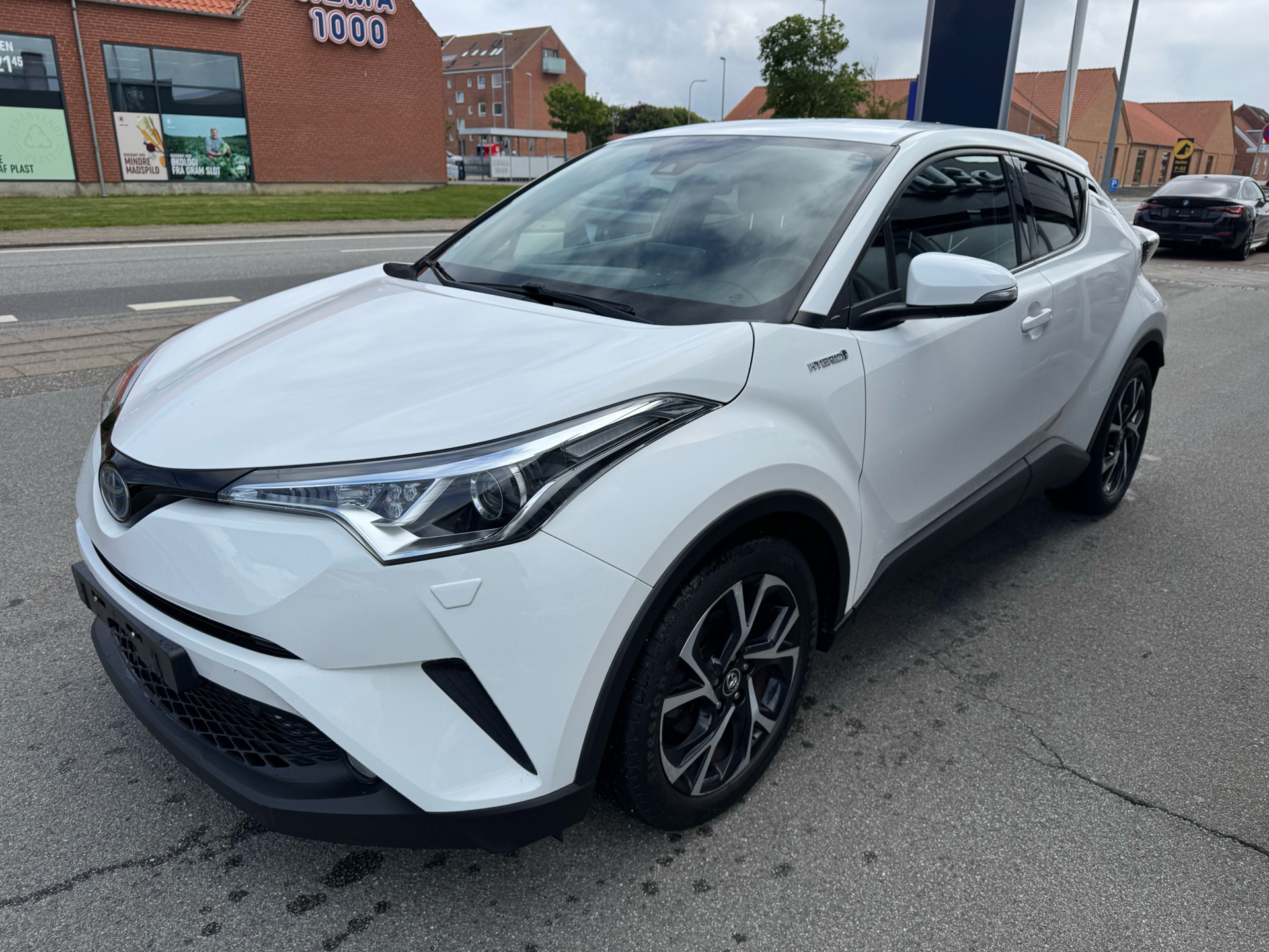 Hvid Toyota C-HR fra 2018