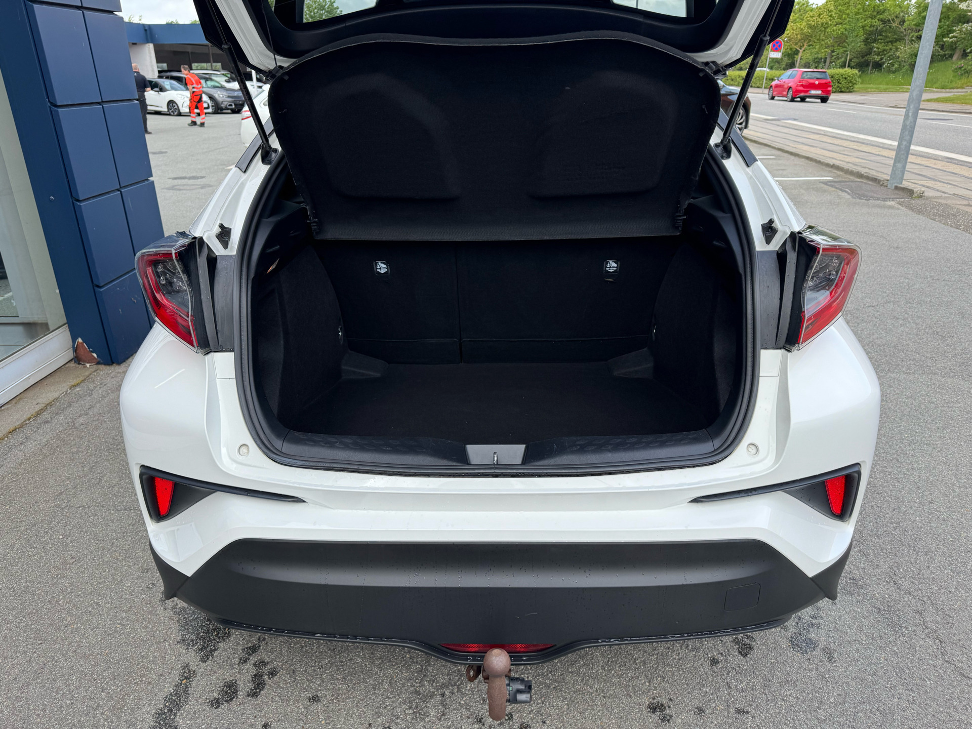 Hvid Toyota C-HR fra 2018