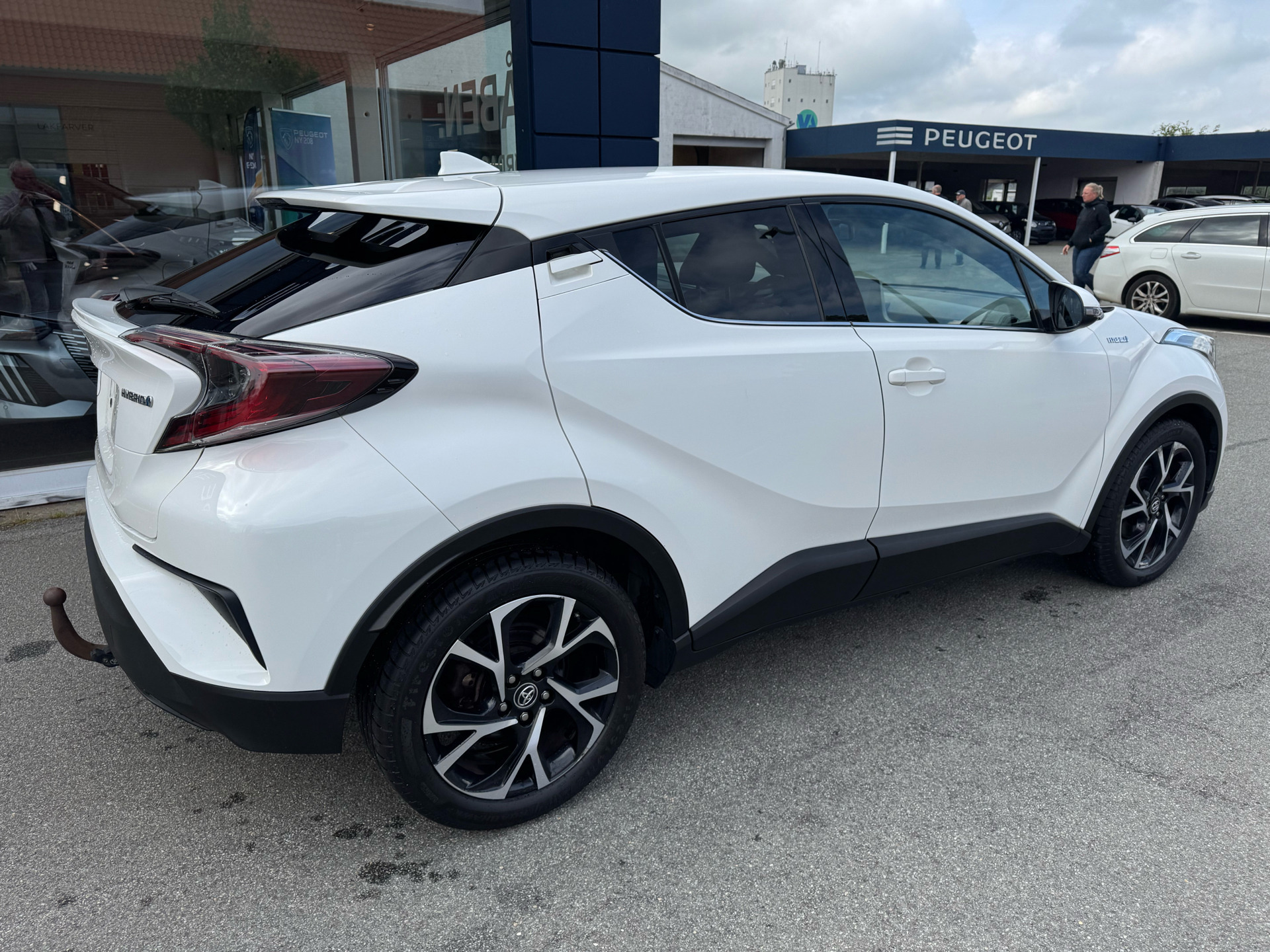 Hvid Toyota C-HR fra 2018