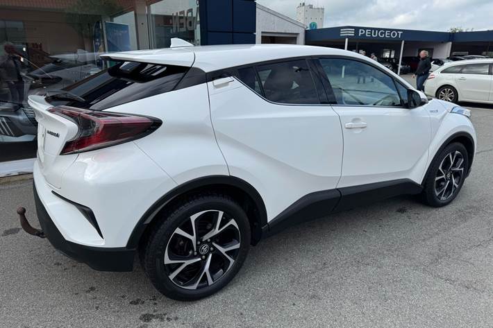 Hvid Toyota C-HR fra 2018