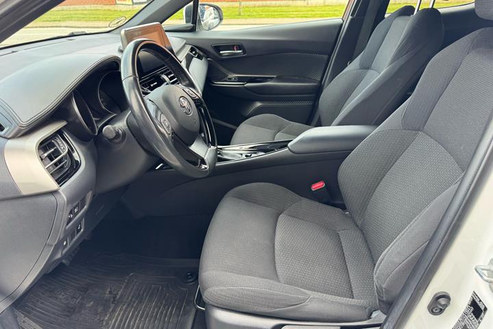 Hvid Toyota C-HR fra 2018