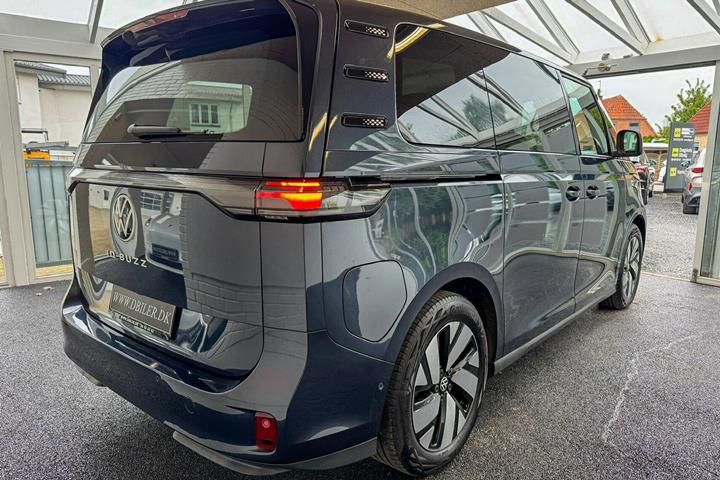 Blå VW ID.Buzz fra 2023