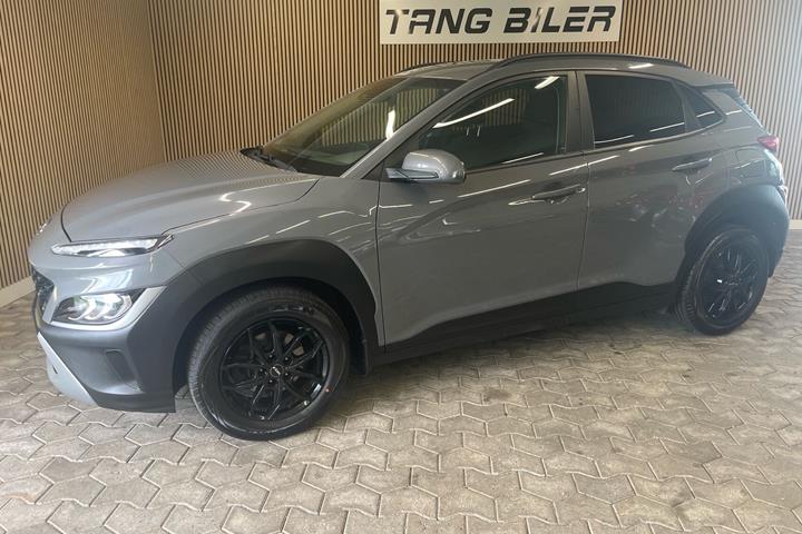 Grå Hyundai Kona fra 2021 set udefra