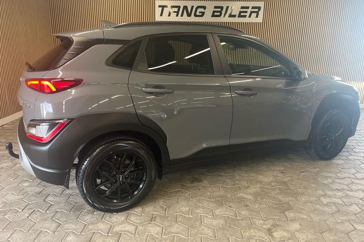 Grå Hyundai Kona fra 2021