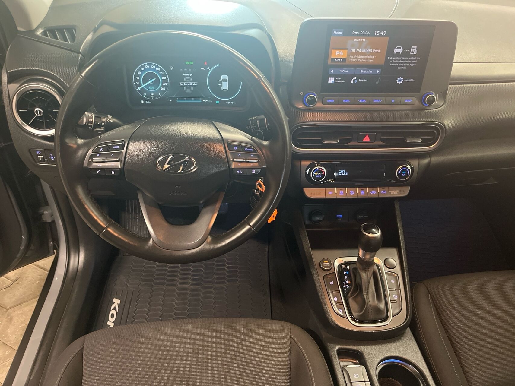 Grå Hyundai Kona fra 2021