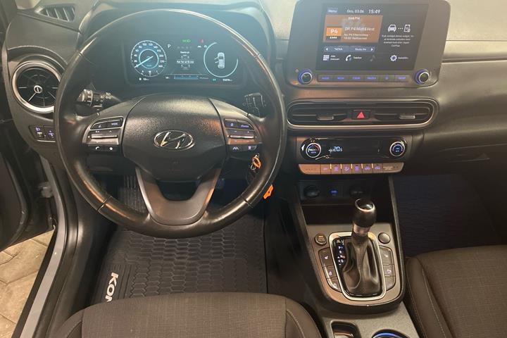 Grå Hyundai Kona fra 2021