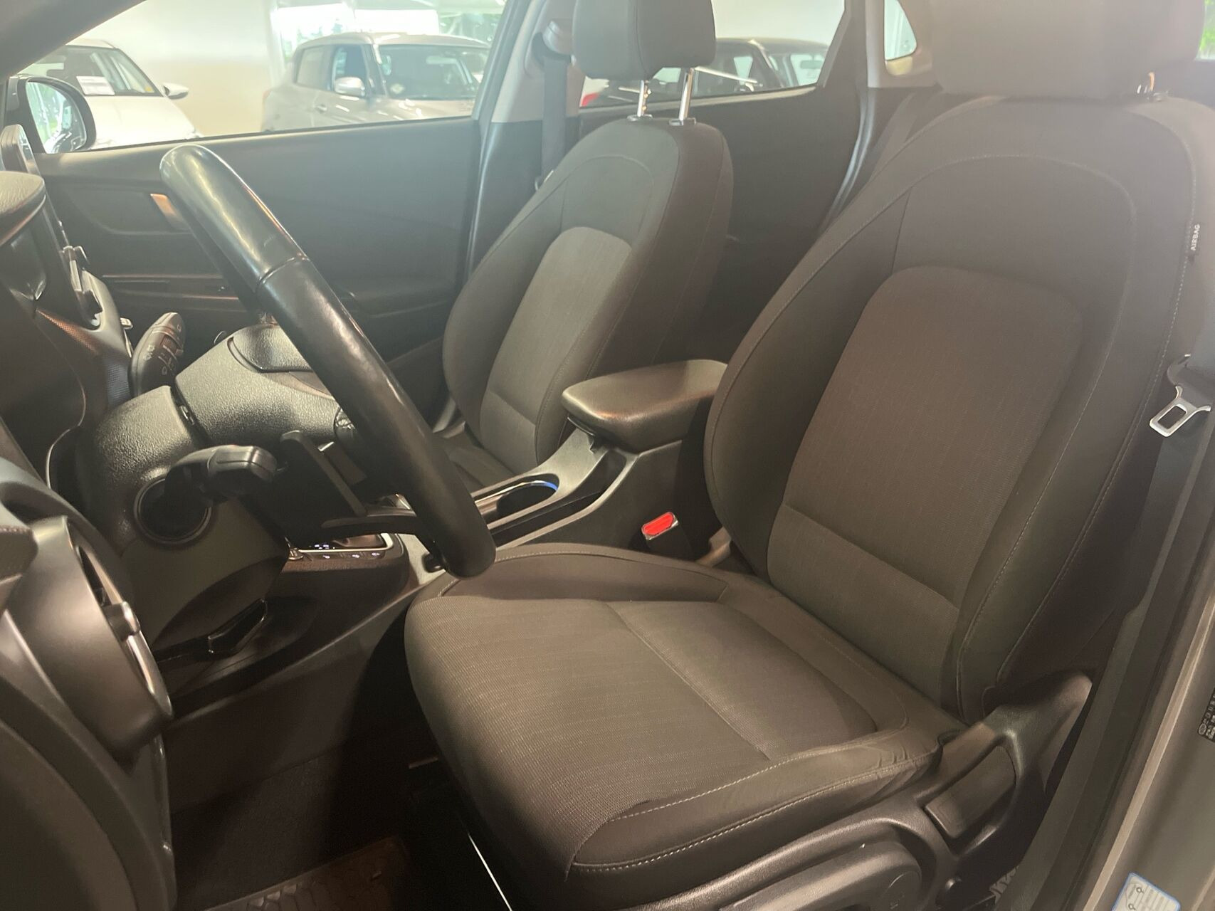 Grå Hyundai Kona fra 2021