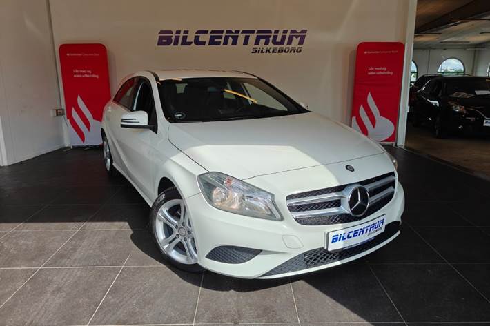 Hvid Mercedes A200 fra 2014