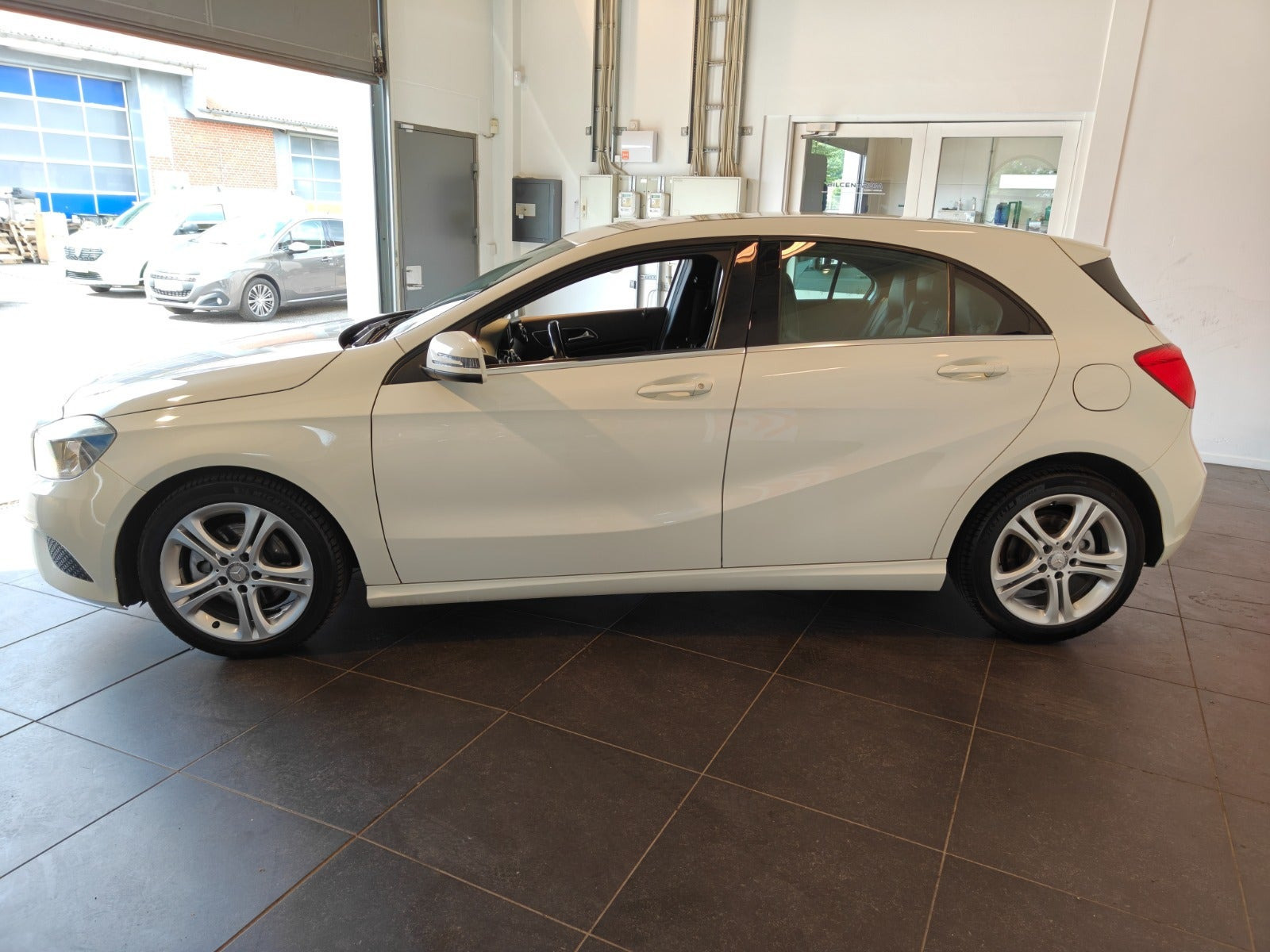 Hvid Mercedes A200 fra 2014