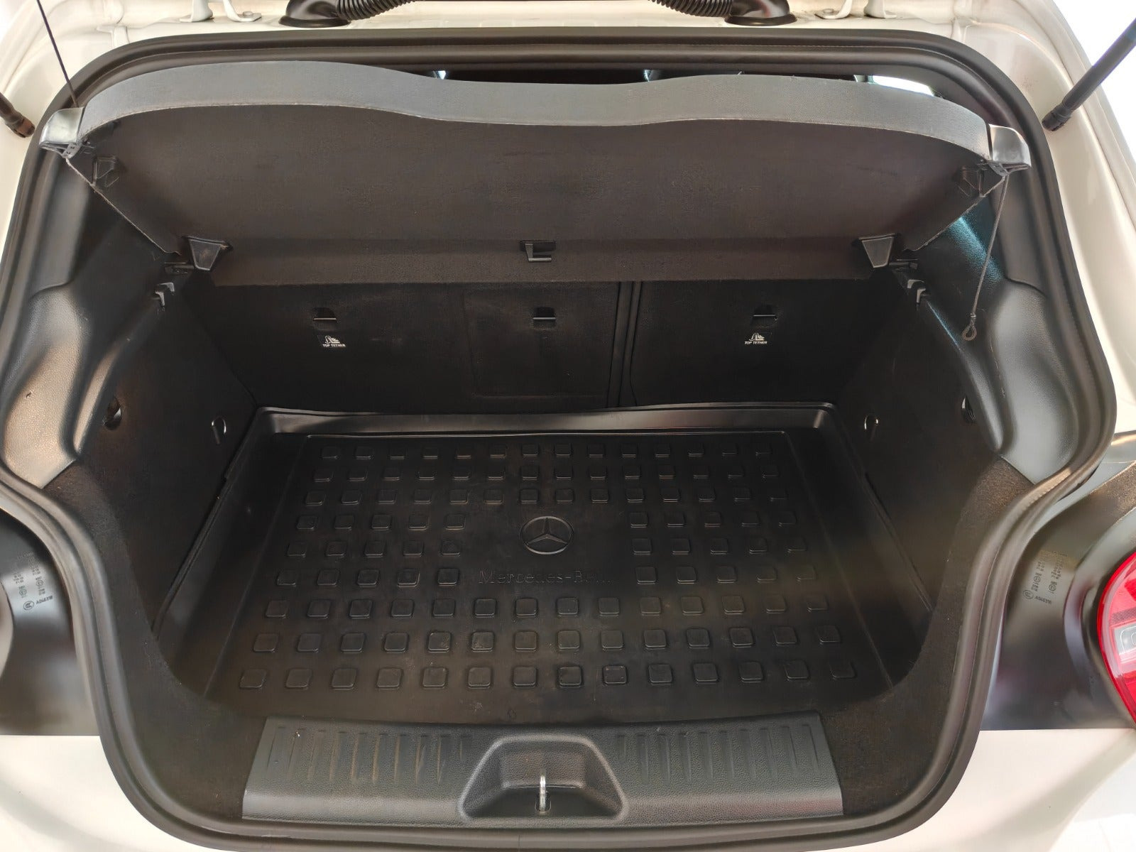 Hvid Mercedes A200 fra 2014