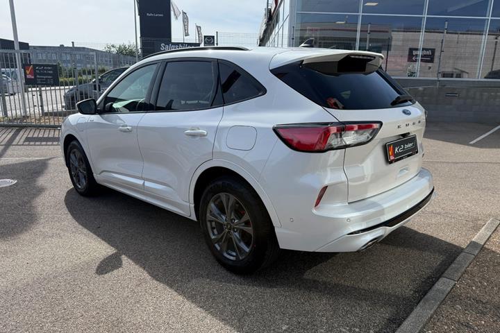 Hvid Ford Kuga fra 2021