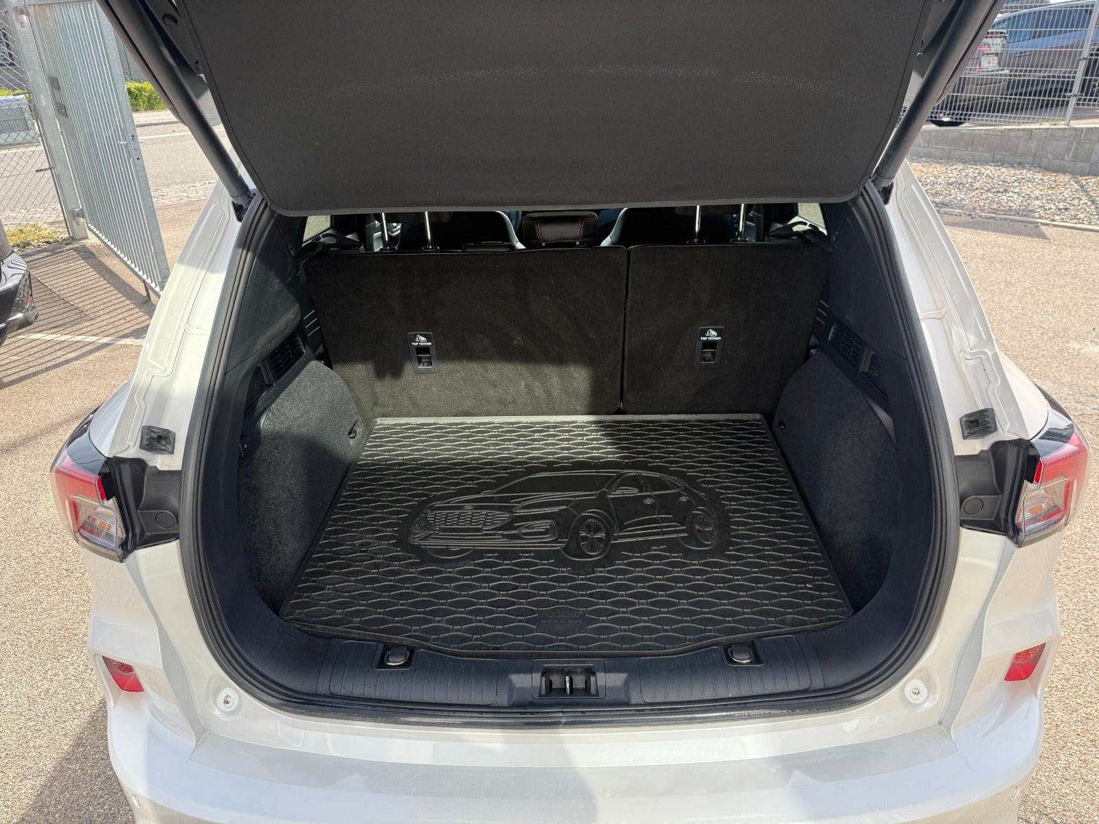 Hvid Ford Kuga fra 2021
