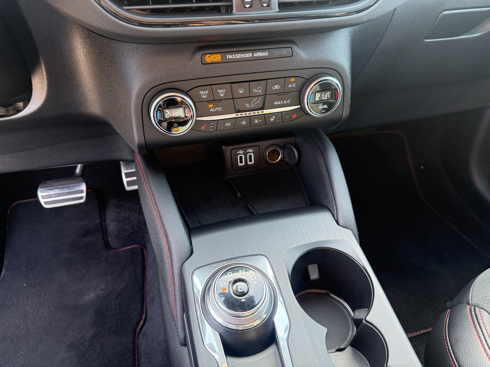 Hvid Ford Kuga fra 2021