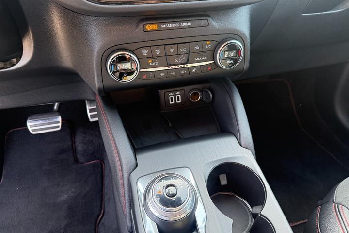 Hvid Ford Kuga fra 2021