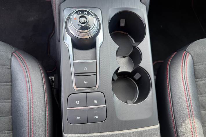 Hvid Ford Kuga fra 2021
