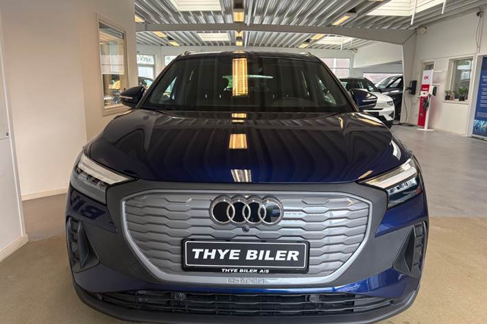 Blå Audi Q4 e-tron fra 2023