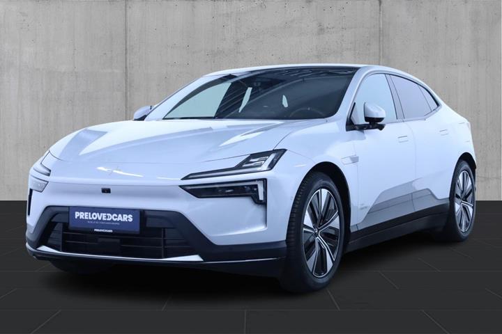 Hvid Polestar 4 fra 2024 set udefra