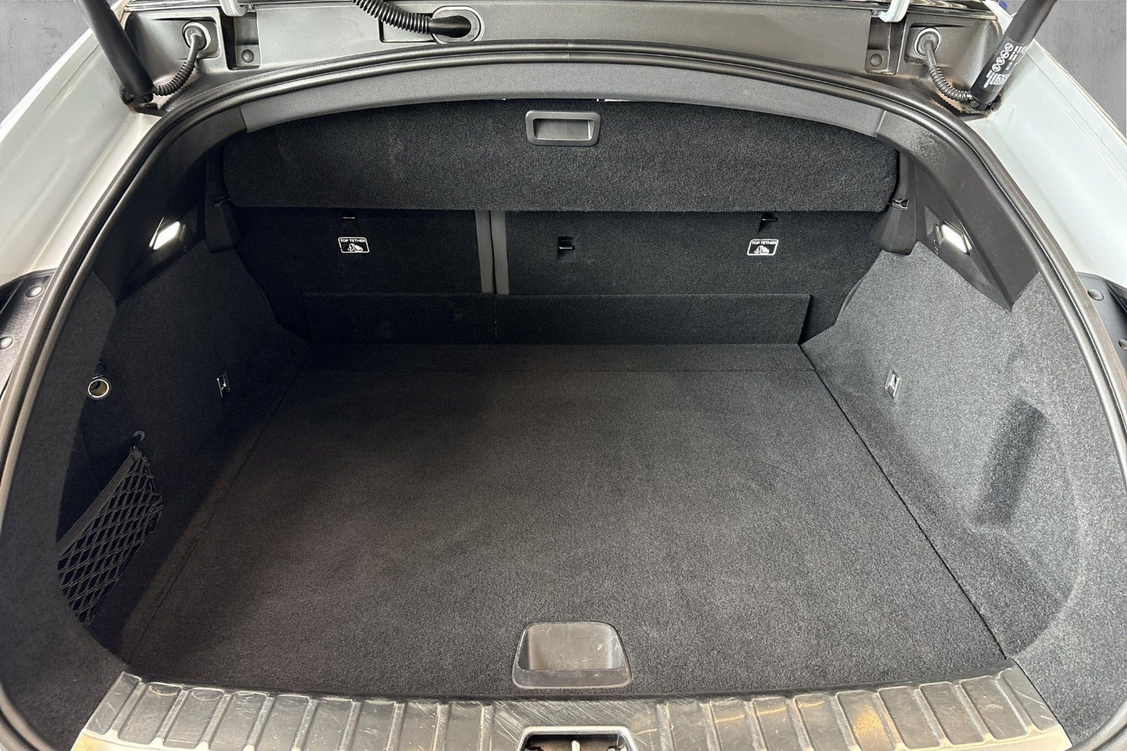 Hvid Polestar 4 fra 2024
