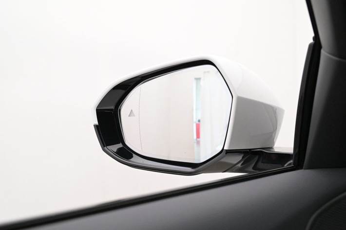 Hvid BMW i5 fra 2025