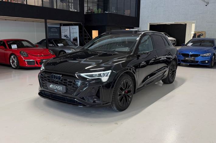 Sort Audi Q8 e-tron fra 2024 set udefra