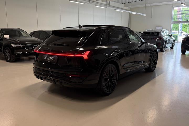 Sort Audi Q8 e-tron fra 2024