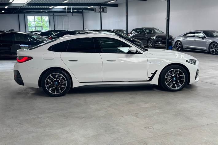 Hvid BMW i4 fra 2023