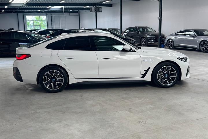 Hvid BMW i4 fra 2023