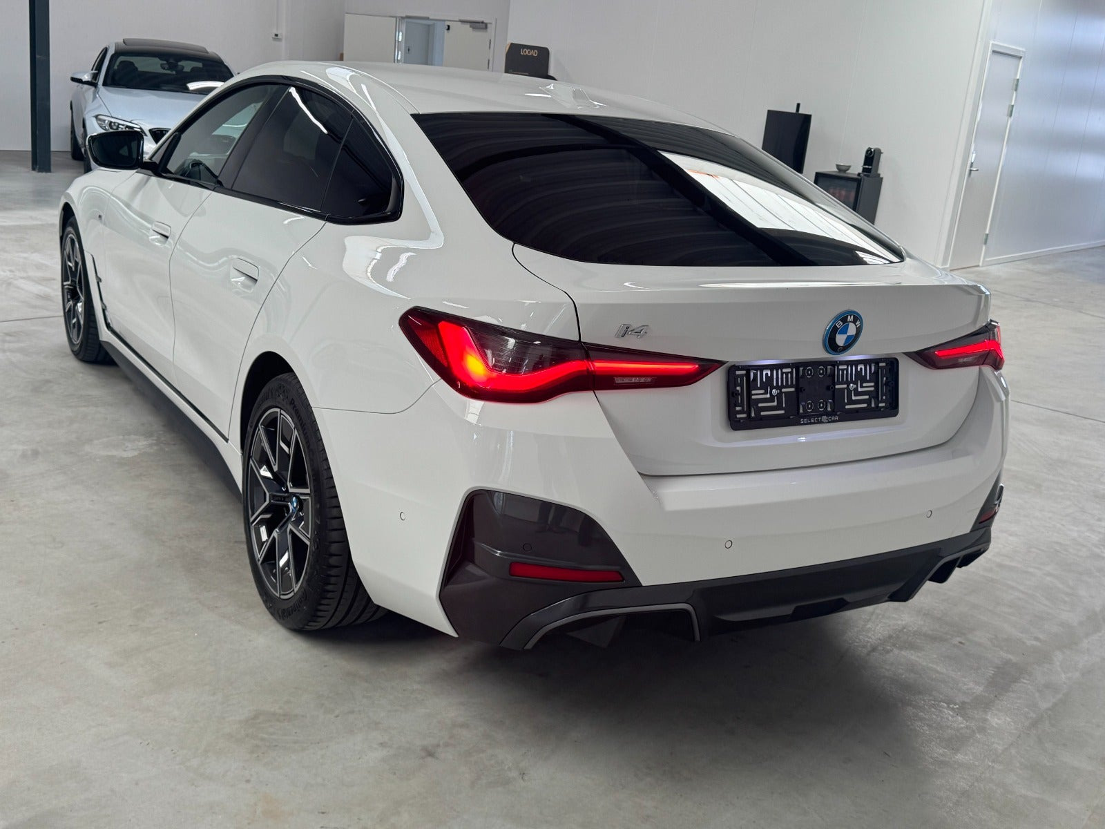 Hvid BMW i4 fra 2023