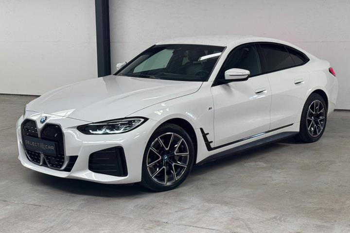 Hvid BMW i4 fra 2023