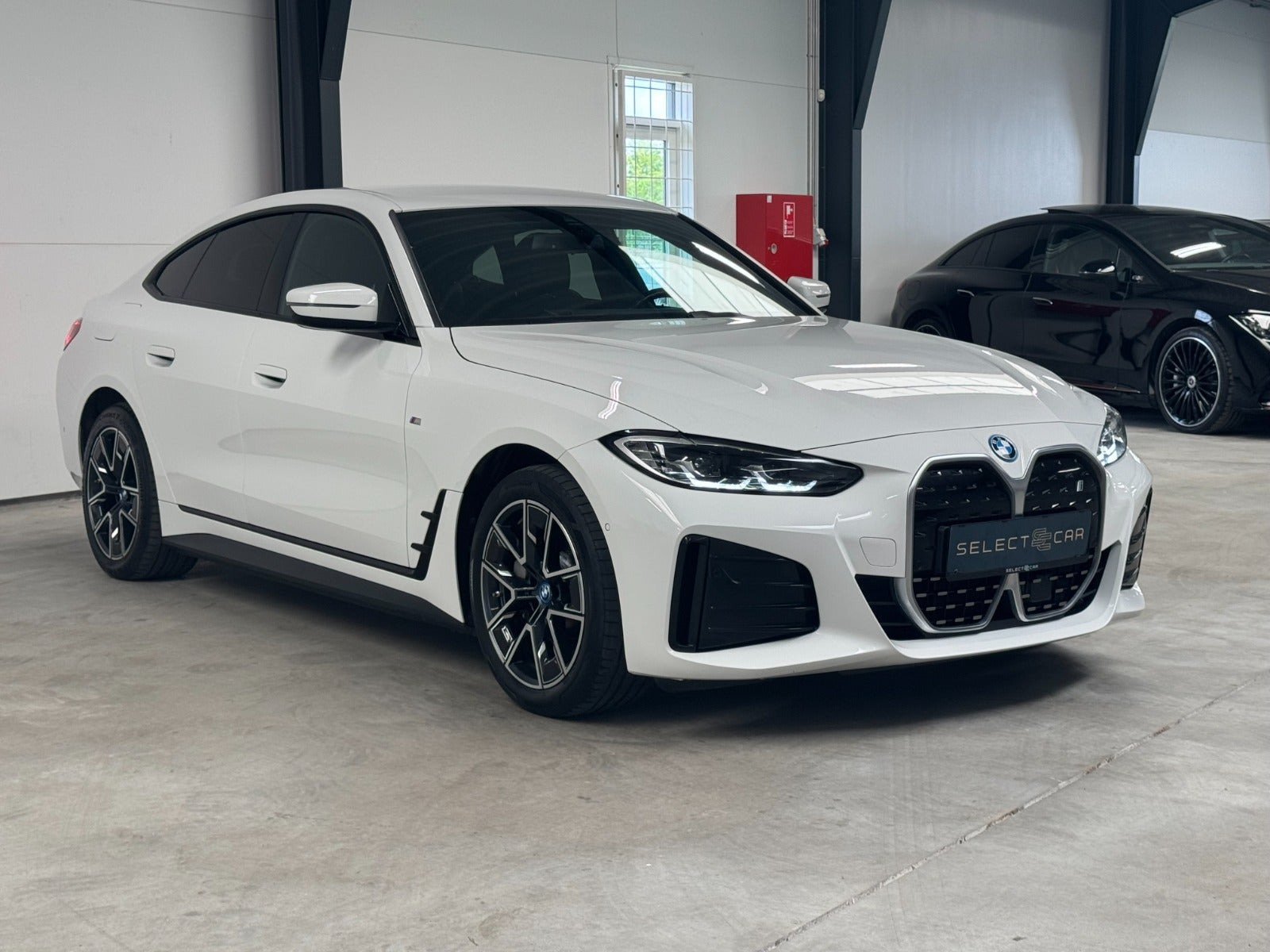Hvid BMW i4 fra 2023